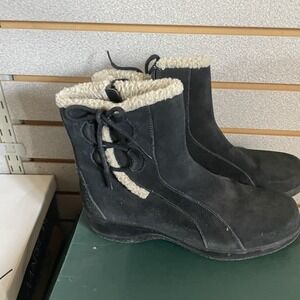 Clarks Bendables Black Suede Boots Women Shearling Trim 8 M‎ Style 35610